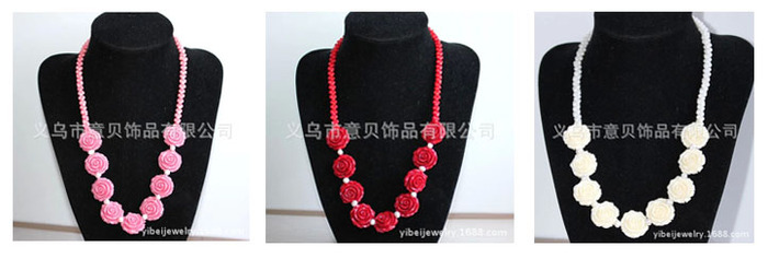 Coral coral natural peanut beads on both sides rose Pearl Necklace Double roses necklace