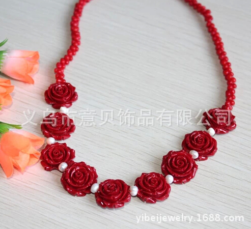 Coral coral natural peanut beads on both sides rose Pearl Necklace Double roses necklace
