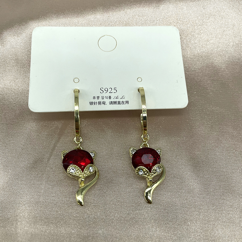 Amethyst Linghu Stud Earrings Crystal Charming Fox Sterling Silver Needle Purple Female Temperament New Freshess Earrings Amethyst Linghu Stud Earrings Crystal Charming Fox Sterling Silver Needle Purple Female Temperament New Freshess Earrings