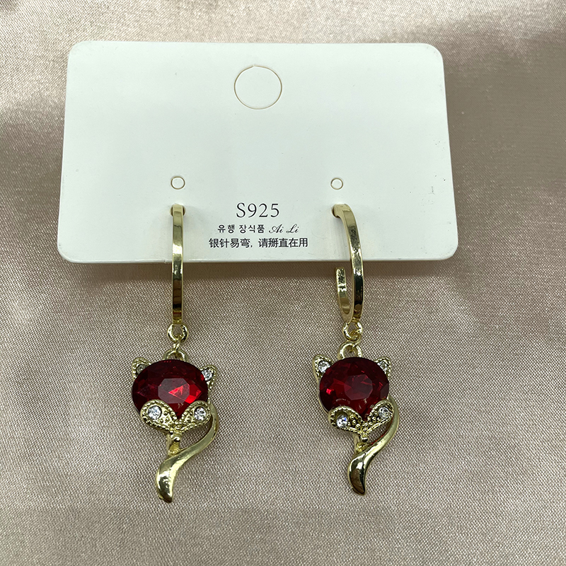 Amethyst Linghu Stud Earrings Crystal Charming Fox Sterling Silver Needle Purple Female Temperament New Freshess Earrings Amethyst Linghu Stud Earrings Crystal Charming Fox Sterling Silver Needle Purple Female Temperament New Freshess Earrings