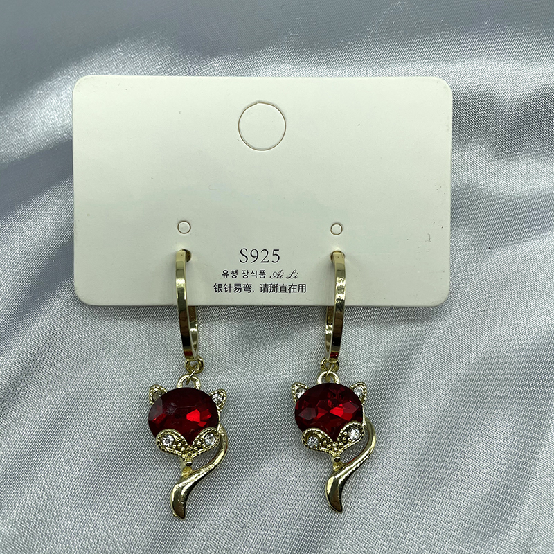 Amethyst Linghu Stud Earrings Crystal Charming Fox Sterling Silver Needle Purple Female Temperament New Freshess Earrings Amethyst Linghu Stud Earrings Crystal Charming Fox Sterling Silver Needle Purple Female Temperament New Freshess Earrings