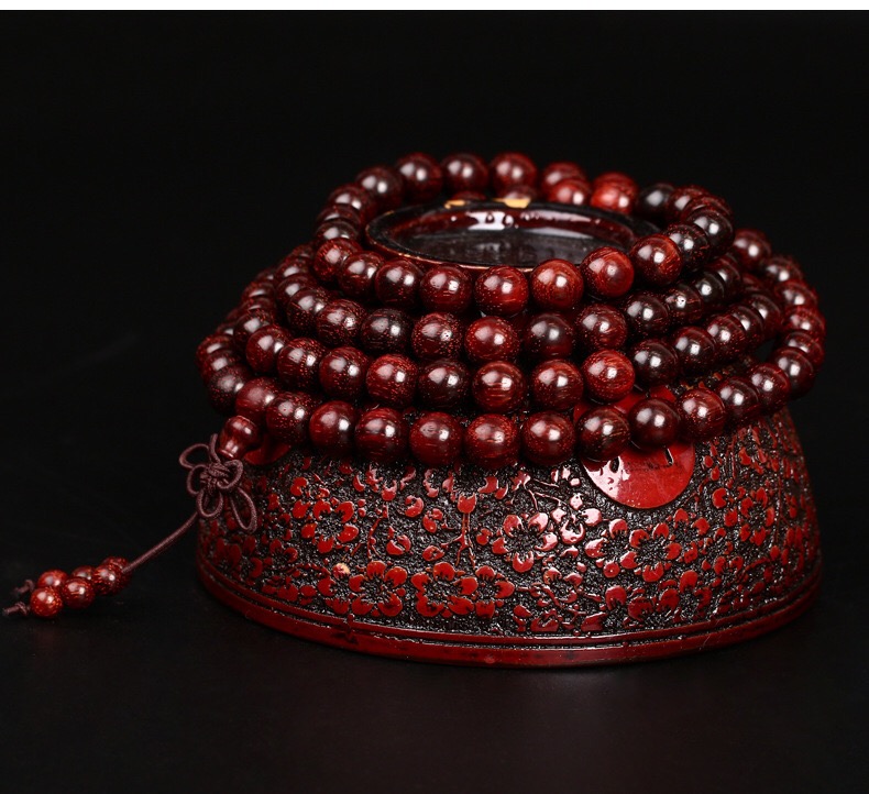 Indian small leaf rosewood wholesale rosewood hand string 108 8mm old material gold silk along the grain buddhist beads bracelet Indian small leaf rosewood wholesale rosewood hand string 108 8mm old material gold silk along the grain buddhist beads bracelet