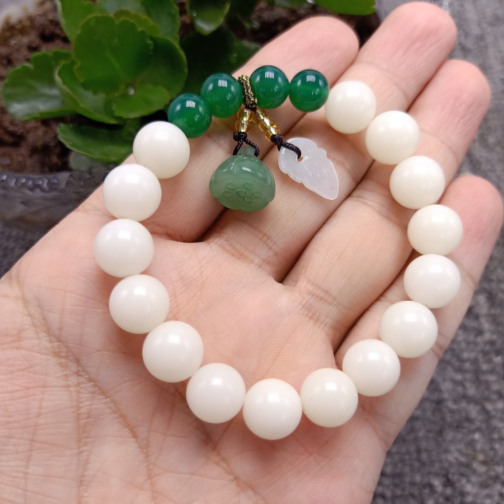 Unisex Green Agate Single Circle with Xiuyan Jade Lotus Seedpod Independent Packaging White Jade Bodhi Root Bracelet Unisex Green Agate Single Circle with Xiuyan Jade Lotus Seedpod Independent Packaging White Jade Bodhi Root Bracelet