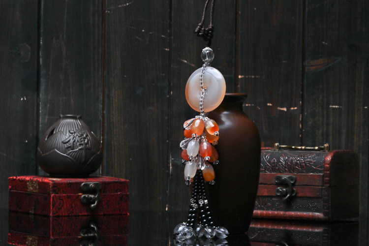 Natural white chalcedony agate car hanging high-grade chalcedony car hanging PI xiu ping button Natural white chalcedony agate car hanging high-grade chalcedony car hanging PI xiu ping button