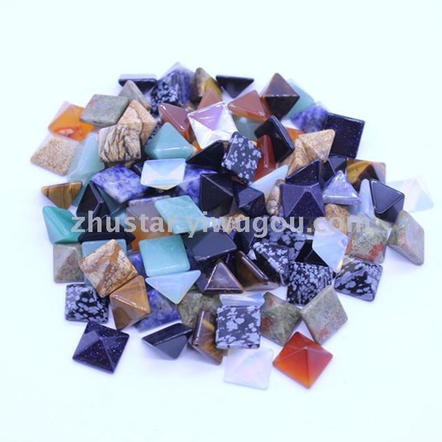 Natural stone, crystal, amethyst, agate, opal, tiger eye stone, various kinds of commandments.