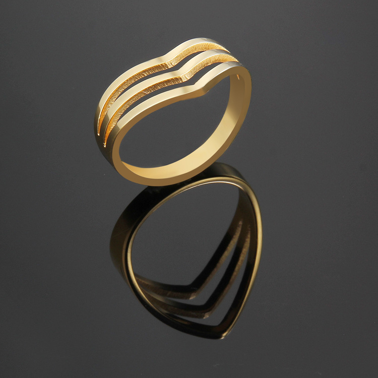 Titanium steel ring Europe and the United States three arrow heart hollow delicate rose gold ring