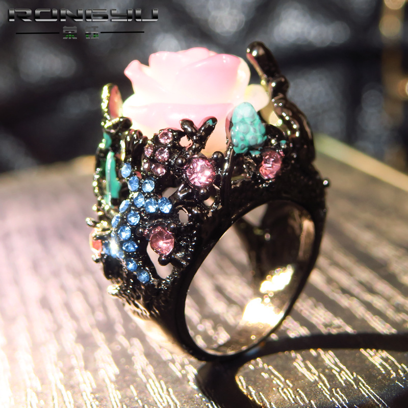Rongyu European and American Fashion Best-Seller Ring Christmas Gift Peony Flower Timbo Natural Stone Lizard Black Gold Ring Rongyu European and American Fashion Best-Seller Ring Christmas Gift Peony Flower Timbo Natural Stone Lizard Black Gold Ring