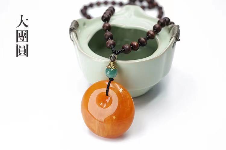 Stall Scenic Spot New Ethnic Style Beaded Imitation Beeswax Sweater Chain Jewelry Vintage Accessories Pendant Women's Necklace Stall Scenic Spot New Ethnic Style Beaded Imitation Beeswax Sweater Chain Jewelry Vintage Accessories Pendant Women's Necklace
