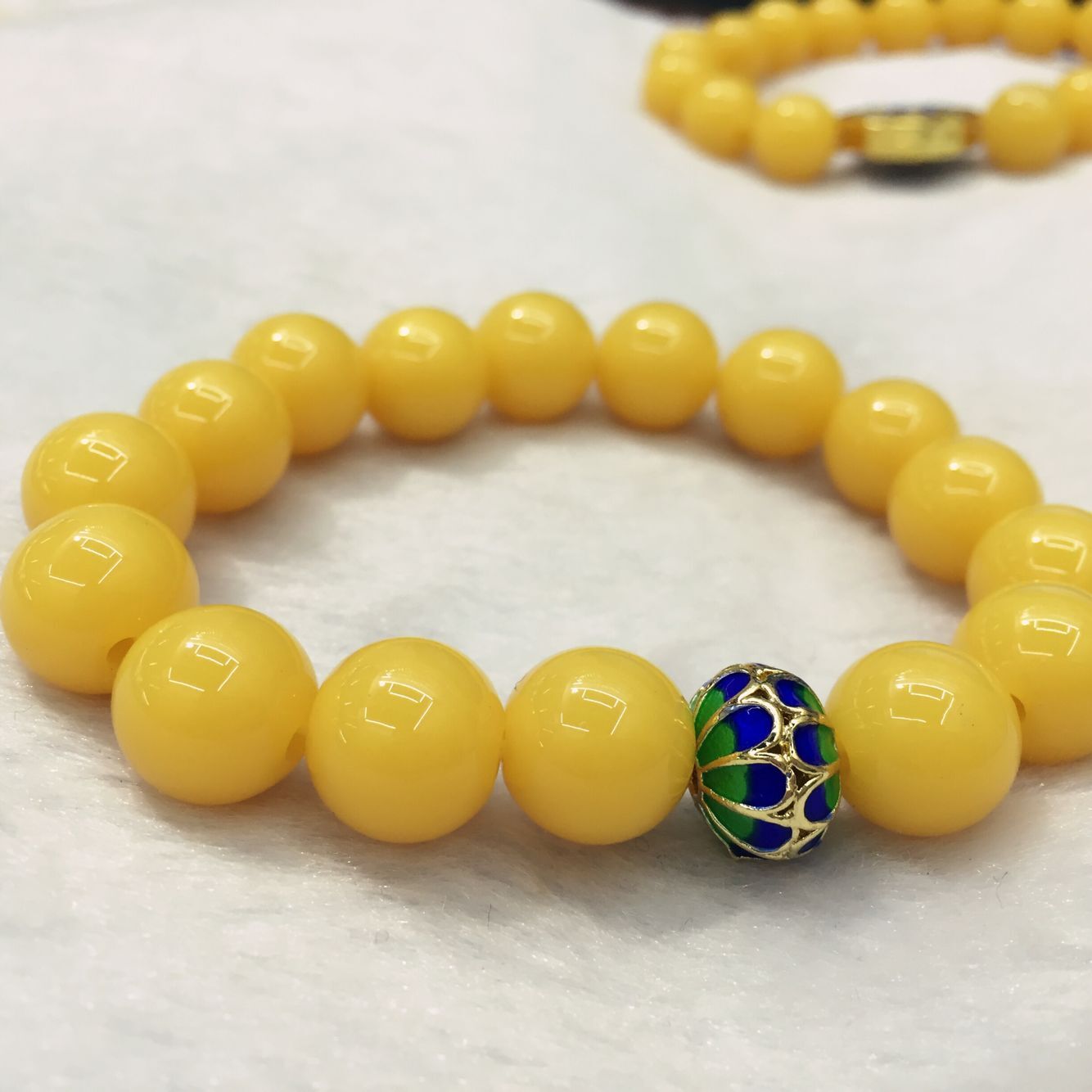 The two generation of natural beeswax Bracelet rose gold inlaid yellow beeswax Bracelet old chicken oil