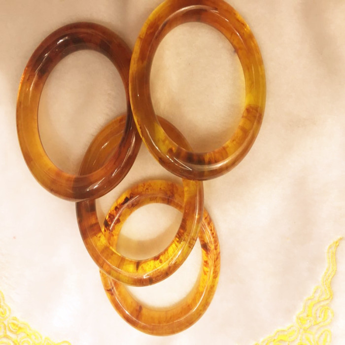 Manufacturers selling high-quality pure natural beeswax Bracelet two generation Amber Bracelet Manufacturers selling high-quality pure natural beeswax Bracelet two generation Amber Bracelet