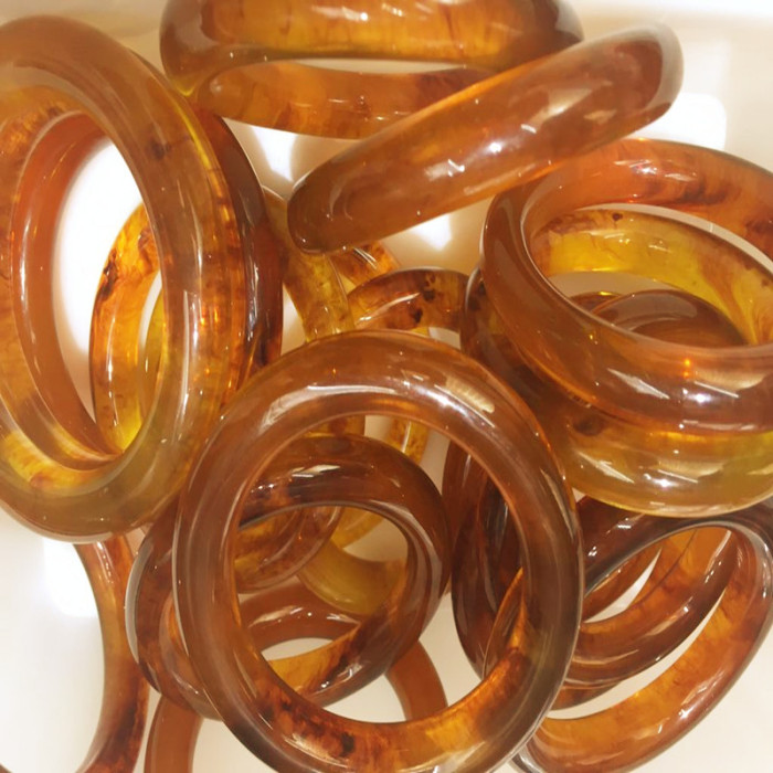 Manufacturers selling high-quality pure natural beeswax Bracelet two generation Amber Bracelet Manufacturers selling high-quality pure natural beeswax Bracelet two generation Amber Bracelet