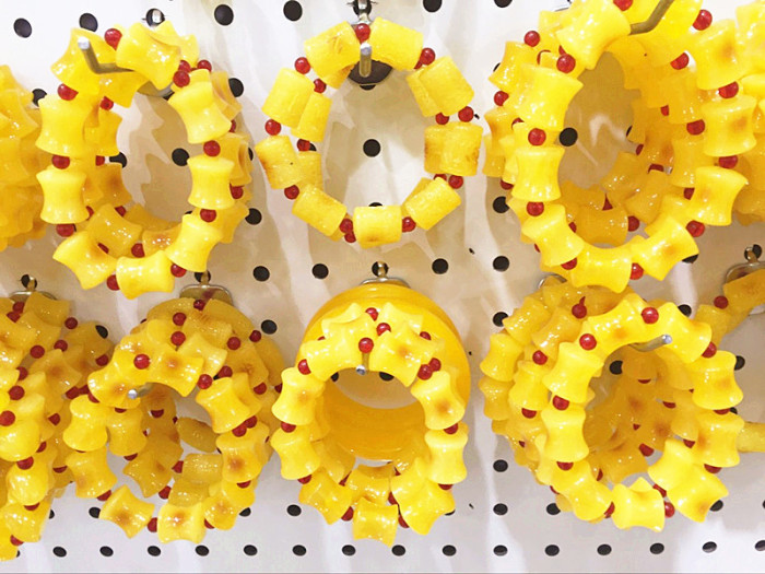 Chicken oil yellow amber Beeswax Hand String Bracelet for men and women with the form of money Chicken oil yellow amber Beeswax Hand String Bracelet for men and women with the form of money