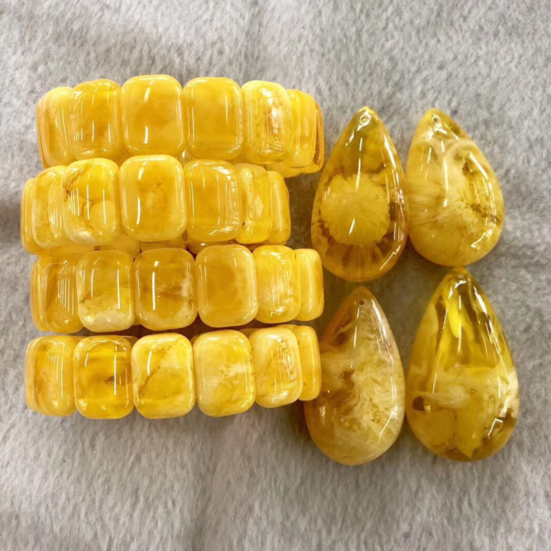 Beeswax hand string national wind amber br women's single circle chicken oil yellow flat bead bracelet pendant Beeswax hand string national wind amber br women's single circle chicken oil yellow flat bead bracelet pendant
