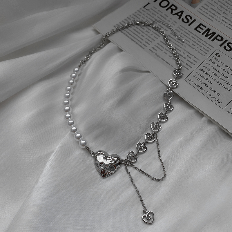Pearl Heart Hollow Chain Necklace French Style Temperament Baroque Clavicle Chain Design Sense Fashion Necklace Neck Jewelry Pearl Heart Hollow Chain Necklace French Style Temperament Baroque Clavicle Chain Design Sense Fashion Necklace Neck Jewelry