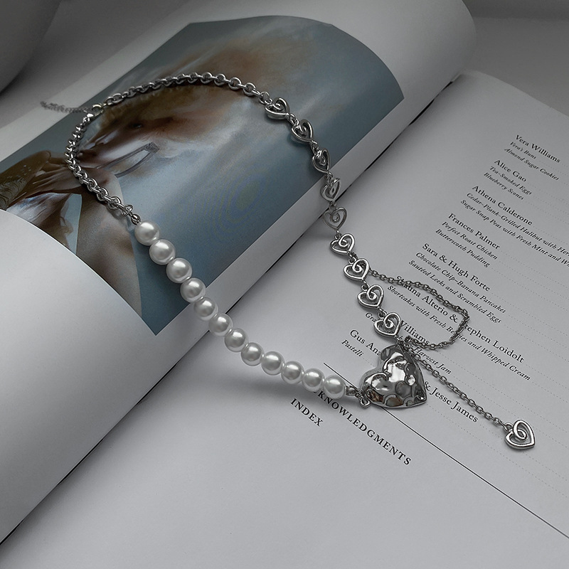 Pearl Heart Hollow Chain Necklace French Style Temperament Baroque Clavicle Chain Design Sense Fashion Necklace Neck Jewelry Pearl Heart Hollow Chain Necklace French Style Temperament Baroque Clavicle Chain Design Sense Fashion Necklace Neck Jewelry
