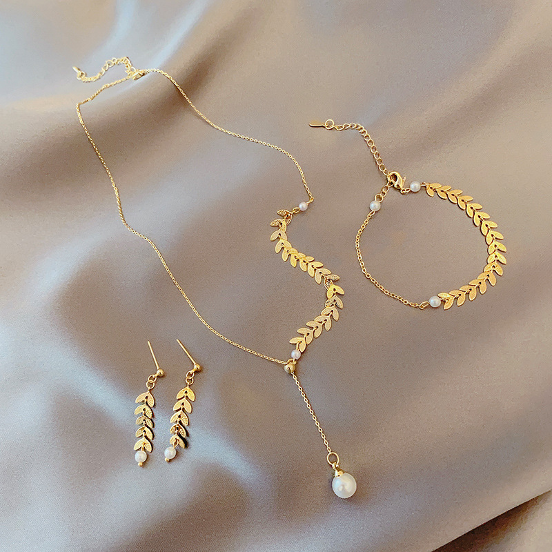 Three-Piece Set Niche Design Wheat Pearl Necklace Earring Bracelet Set Cold Style Simple Internet Celebrity Jewelry Three-Piece Set Niche Design Wheat Pearl Necklace Earring Bracelet Set Cold Style Simple Internet Celebrity Jewelry