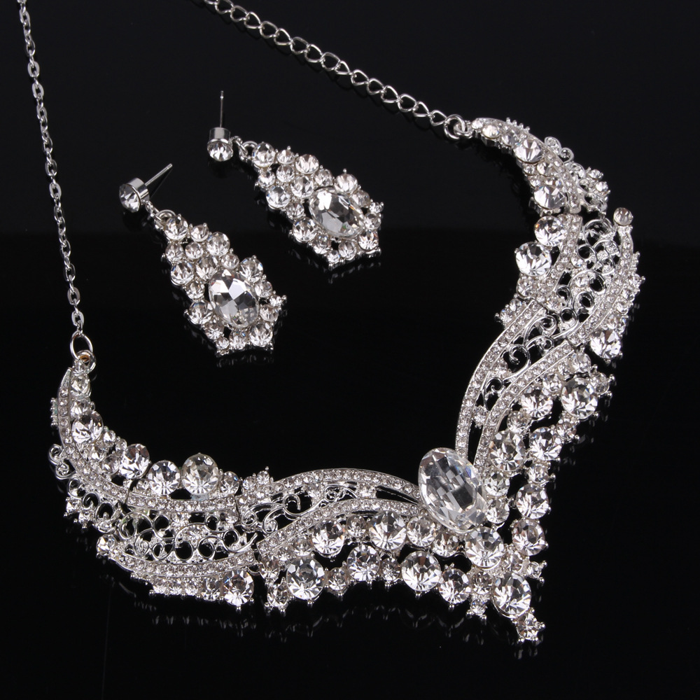 European and American Bride Necklace Alloy Diamond-Embedded Large Crystal Necklace Earrings Jewelry Set Decorations Wedding Dress Accessory/Jewelry