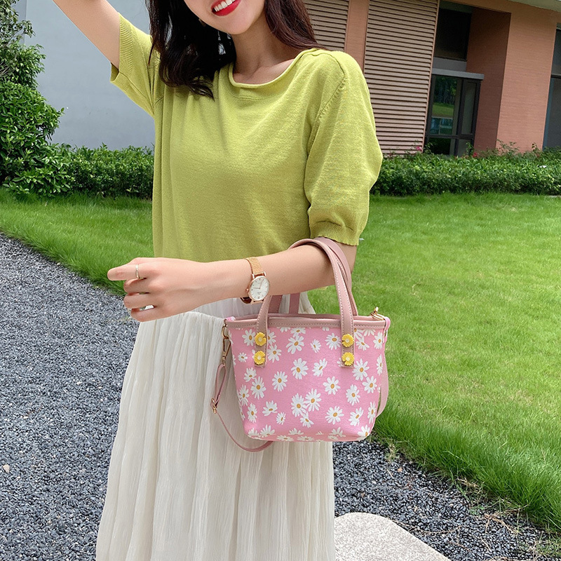 Internet Celebrity Little Daisy Small Square Bag 2021 New Korean Fashion Shoulder Messenger Bag Chrysanthemum Small Handbags