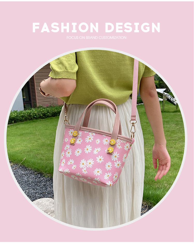 Internet Celebrity Little Daisy Small Square Bag 2021 New Korean Fashion Shoulder Messenger Bag Chrysanthemum Small Handbags Internet Celebrity Little Daisy Small Square Bag 2021 New Korean Fashion Shoulder Messenger Bag Chrysanthemum Small Handbags