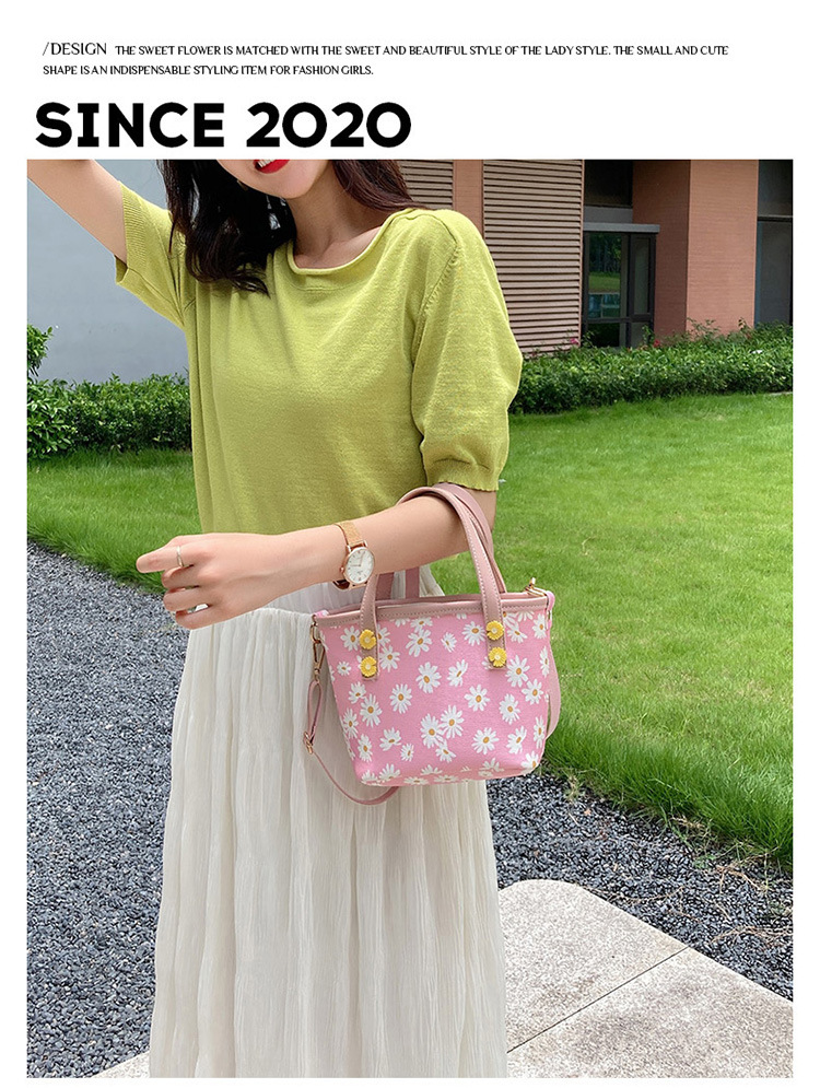 Internet Celebrity Little Daisy Small Square Bag 2021 New Korean Fashion Shoulder Messenger Bag Chrysanthemum Small Handbags Internet Celebrity Little Daisy Small Square Bag 2021 New Korean Fashion Shoulder Messenger Bag Chrysanthemum Small Handbags
