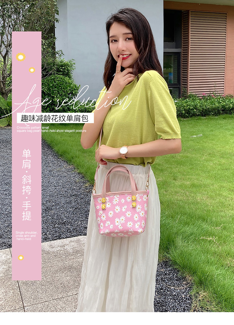 Internet Celebrity Little Daisy Small Square Bag 2021 New Korean Fashion Shoulder Messenger Bag Chrysanthemum Small Handbags Internet Celebrity Little Daisy Small Square Bag 2021 New Korean Fashion Shoulder Messenger Bag Chrysanthemum Small Handbags