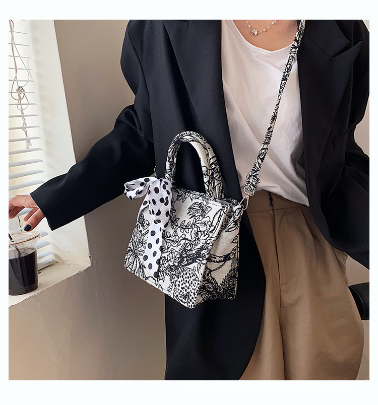 This Year Popular Personalized Small Handbags 2021 New Summer Fashion Net Red Ocean Style Shoulder Messenger Bag Small Square Bag
