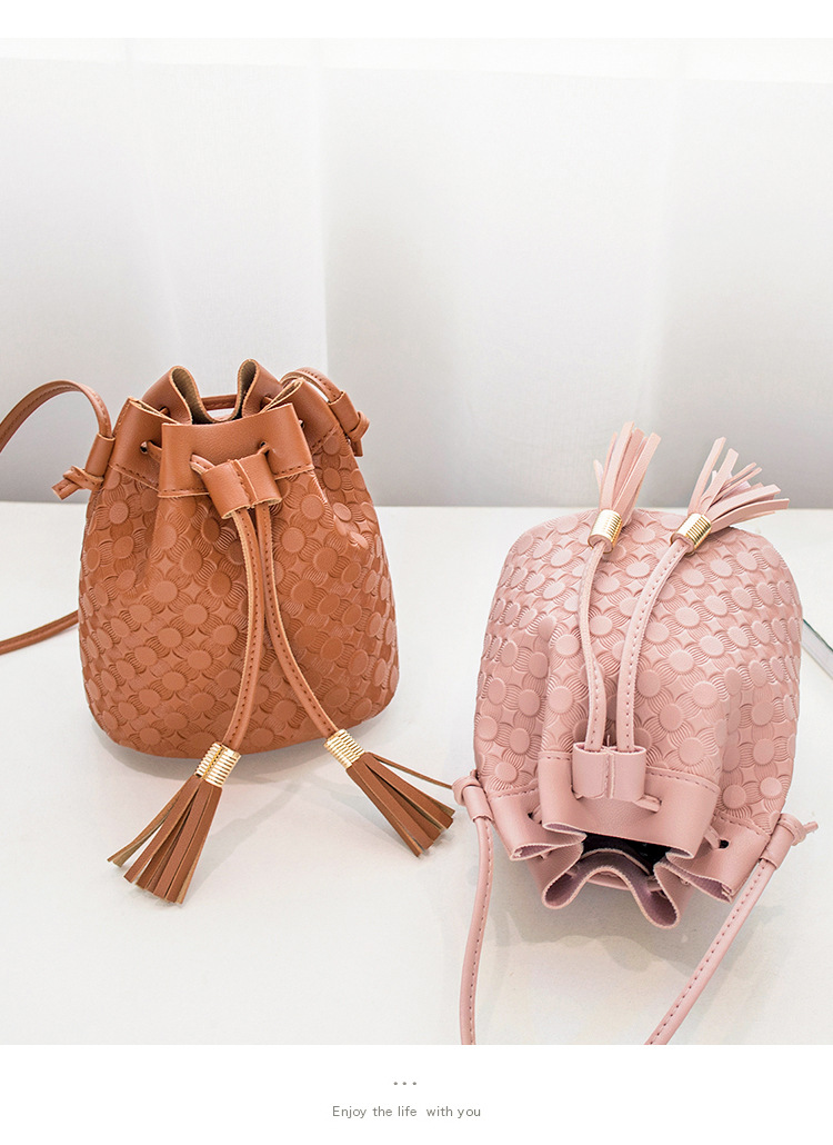 2021 New Fashion Trendy Bag Female Drawstring Tassel Bucket Bag Crossbody All-Match Bag Handbags Women 2021 New Fashion Trendy Bag Female Drawstring Tassel Bucket Bag Crossbody All-Match Bag Handbags Women