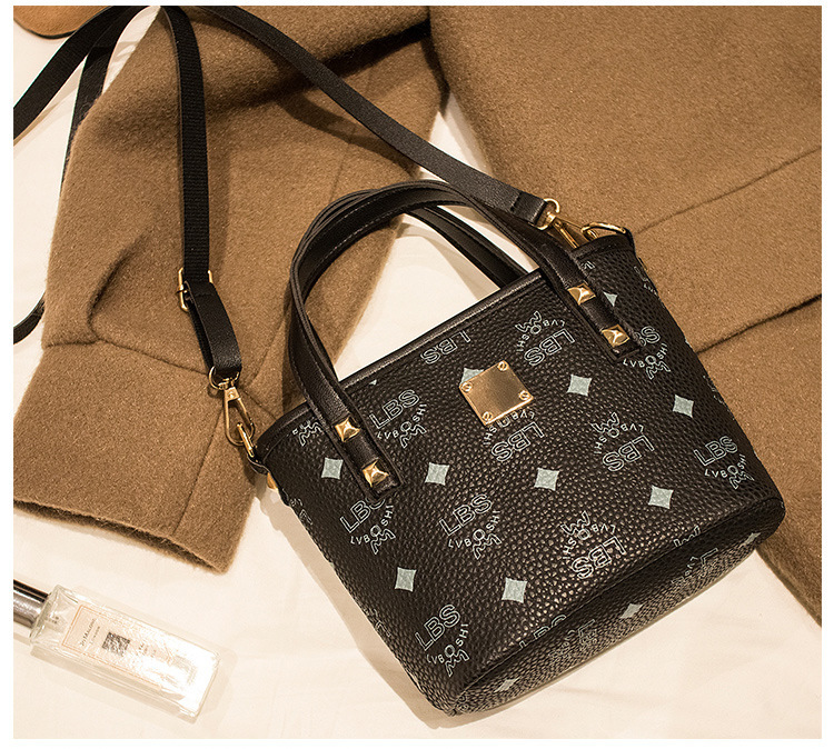 Women's Handbags 2021 New Printed Contrast Color Crossbody Small Bucket Bag Fashion All-Match Mobile Phone Bag Gift Bag Women's Handbags 2021 New Printed Contrast Color Crossbody Small Bucket Bag Fashion All-Match Mobile Phone Bag Gift Bag