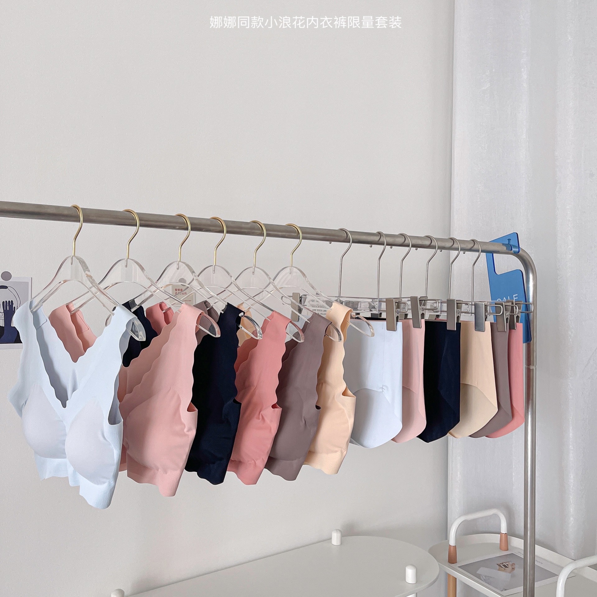 Ouyang Same Style Nana Xiaolanghua Seamless Underwear Set Wireless Sleep Vest Deep V Latex Bra Set Ouyang Same Style Nana Xiaolanghua Seamless Underwear Set Wireless Sleep Vest Deep V Latex Bra Set