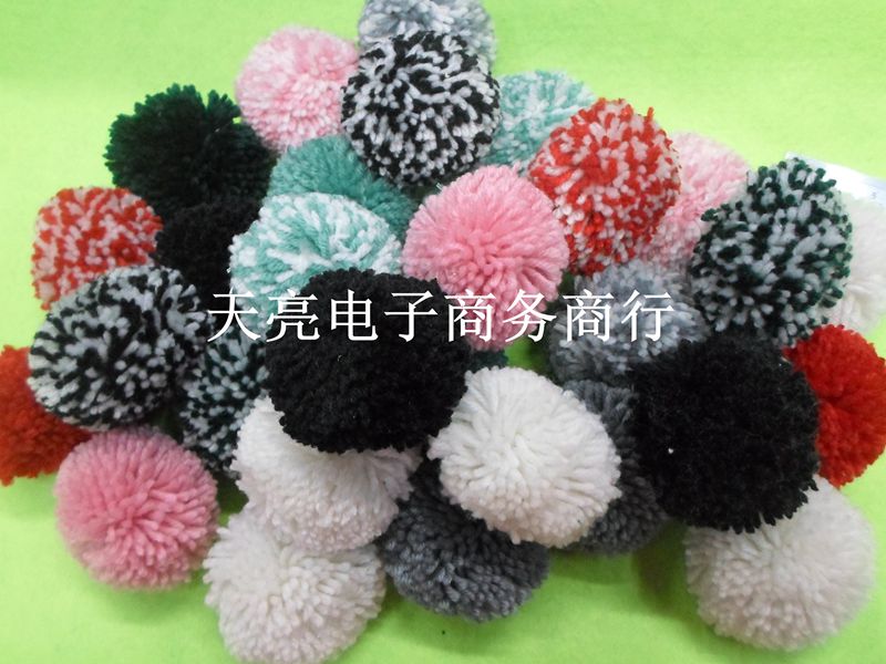 Manufacturers Sell a Large Number of Mixed Colors and Monochrome Wool Wool Ball Color Specifications. Anyone Who Is Interested Can Call