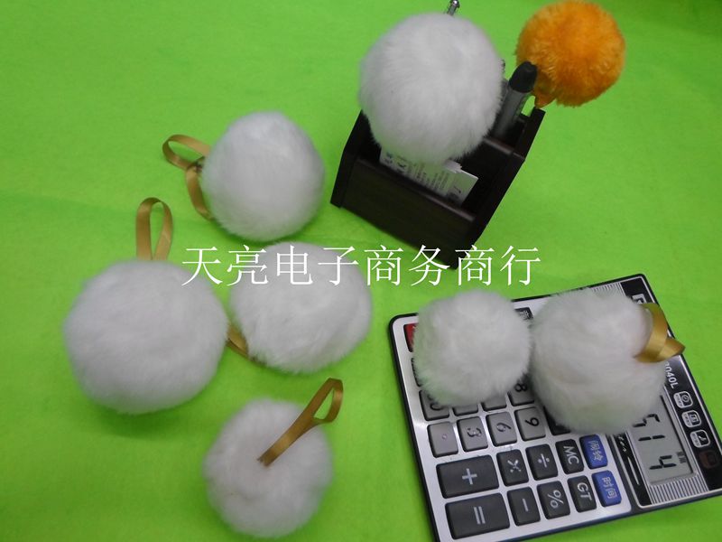 Manufacturer Self-Produced and Self-Sold Artificial Wool Ball 6cm-8cm Pure White Used to Configure Various Bags