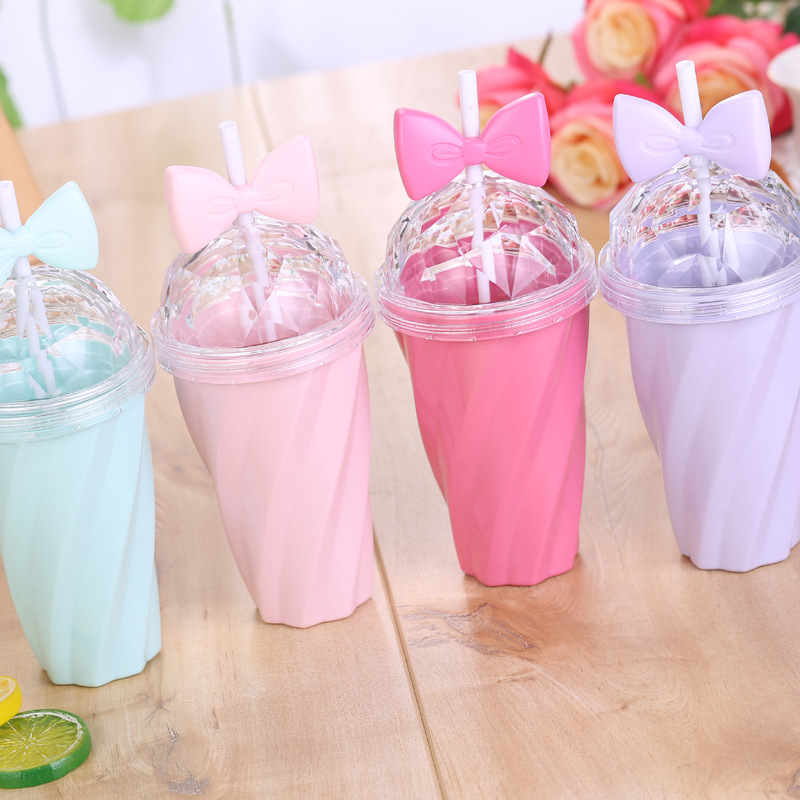 Cross-border manufacturers direct bowknot twist cup creative gift plastic siphon cup water cup wholesale custom INS