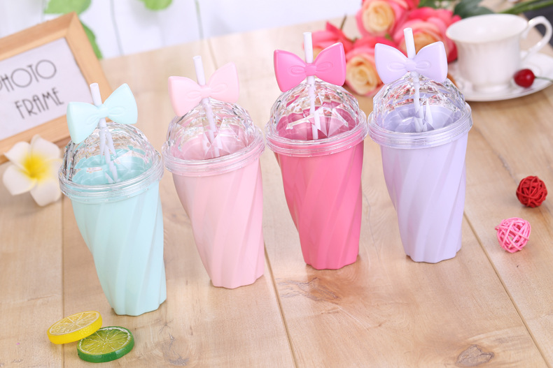 Cross-border manufacturers direct bowknot twist cup creative gift plastic siphon cup water cup wholesale custom INS Cross-border manufacturers direct bowknot twist cup creative gift plastic siphon cup water cup wholesale custom INS