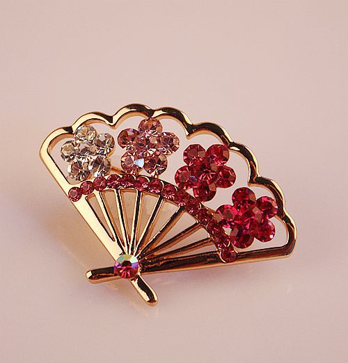 Boutique Luxury Color-Preserving Electroplating Ornament Silk Scarf Buckle Pin European and American Large Zircon Full Diamond Brooch Mixed Batch 10 Yuan Store Boutique Luxury Color-Preserving Electroplating Ornament Silk Scarf Buckle Pin European and American Large Zircon Full Diamond Brooch Mixed Batch 10 Yuan Store