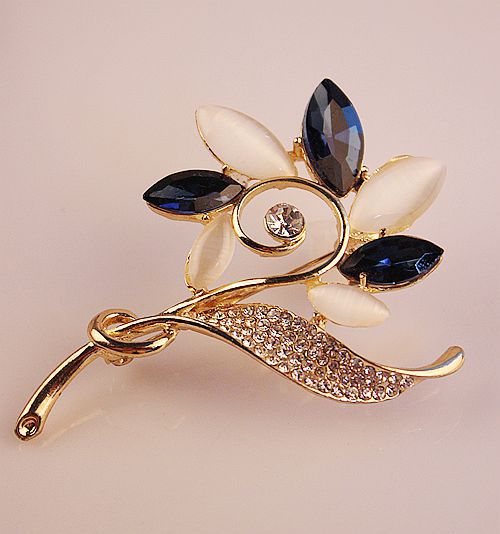 Boutique Luxury Color-Preserving Electroplating Ornament Silk Scarf Buckle Pin European and American Large Zircon Full Diamond Brooch Mixed Batch 10 Yuan Store Boutique Luxury Color-Preserving Electroplating Ornament Silk Scarf Buckle Pin European and American Large Zircon Full Diamond Brooch Mixed Batch 10 Yuan Store
