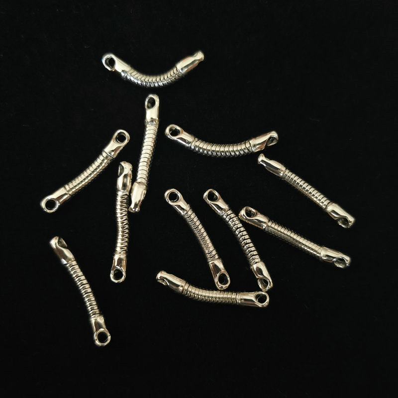 Hip Hop Style Snake Bones Chain Decorative Pendant Silver Necklace Chicken Buckle Bag Necklace Single Chain Clavicle Chain Electroplating Snake Chain Hip Hop Style Snake Bones Chain Decorative Pendant Silver Necklace Chicken Buckle Bag Necklace Single Chain Clavicle Chain Electroplating Snake Chain