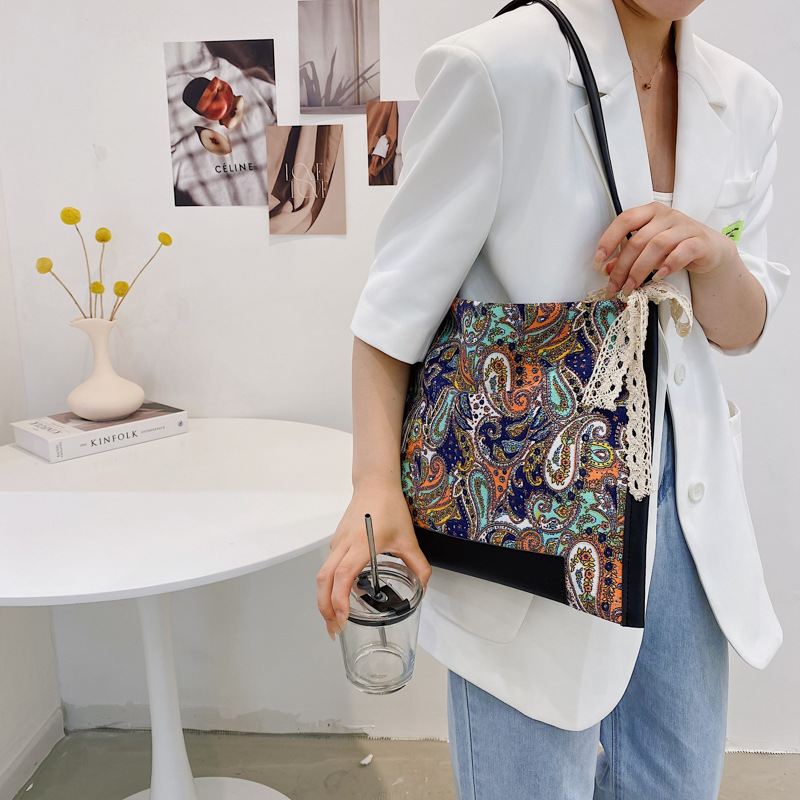 Exquisite Retro Canvas Tote Bag Female 2021 New Fashion Popular INS Personality Magnetic Buckle Shoulder Bag