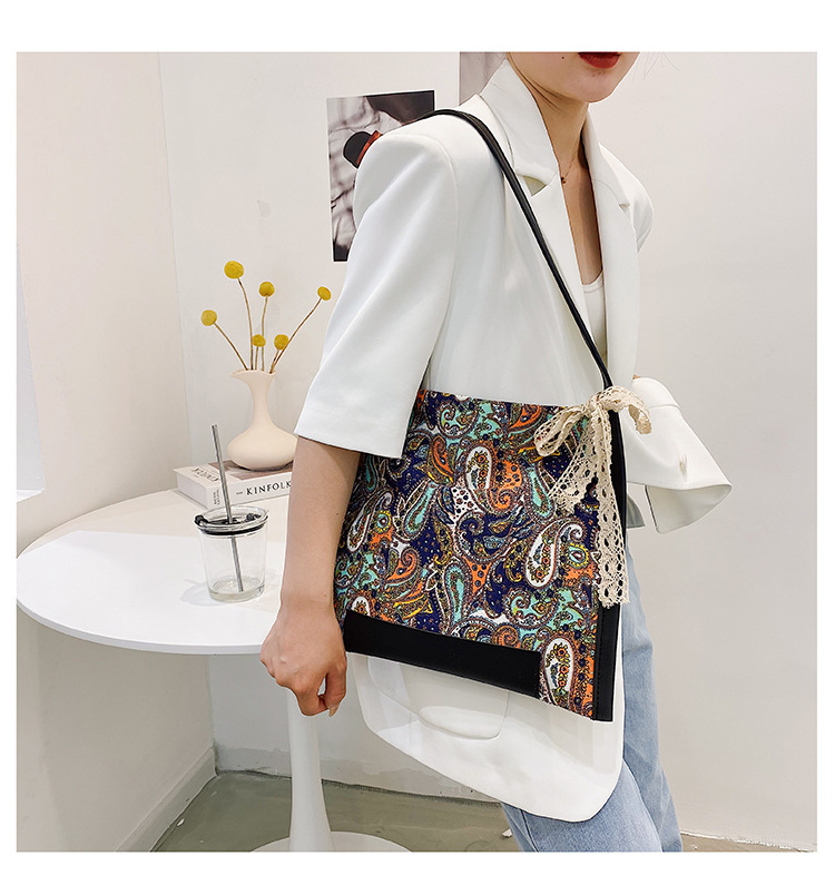 Exquisite Retro Canvas Tote Bag Female 2021 New Fashion Popular INS Personality Magnetic Buckle Shoulder Bag