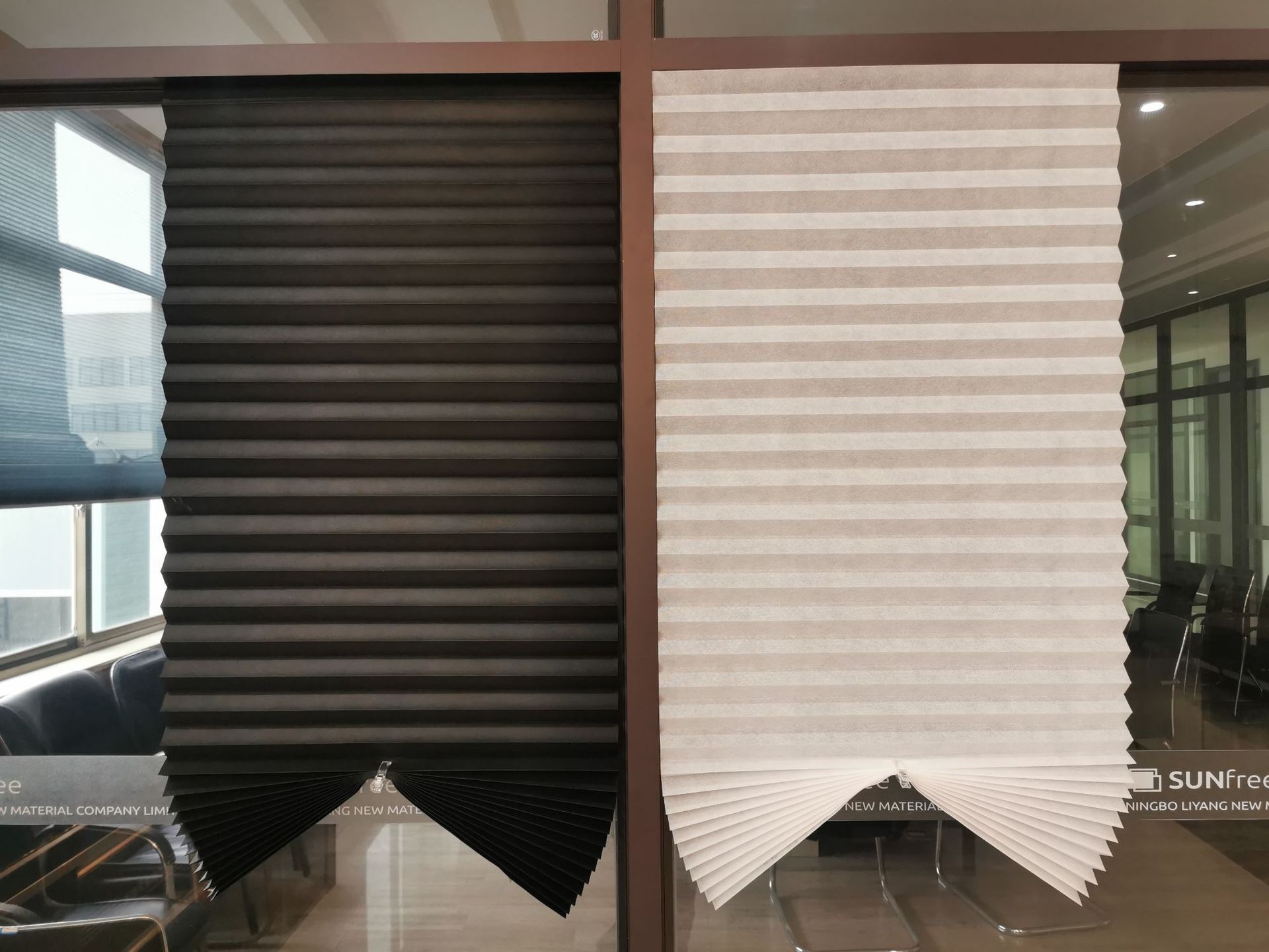 Factory Non-Woven Fabric Simple Paste Pleated Blinds Curtain Pleated Shades Non-Woven Fabric Folding Processing Fabric Cloth Curtain Factory Non-Woven Fabric Simple Paste Pleated Blinds Curtain Pleated Shades Non-Woven Fabric Folding Processing Fabric Cloth Curtain