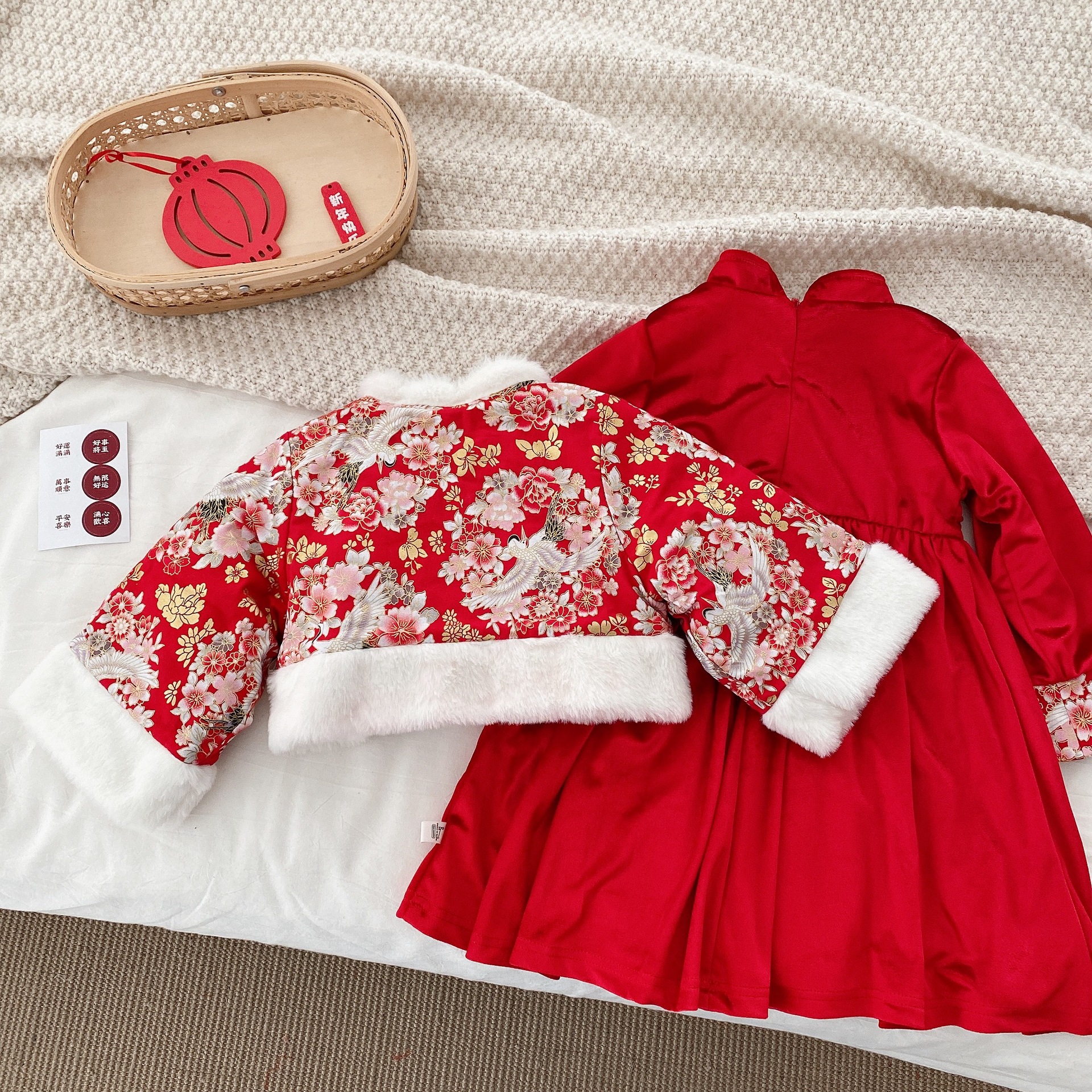Girls New Year Clothes 0-6 Years Old Baby Girl Suit Children Suit for the New Year Velvet Padded Dress + Hanfu Top Ct052