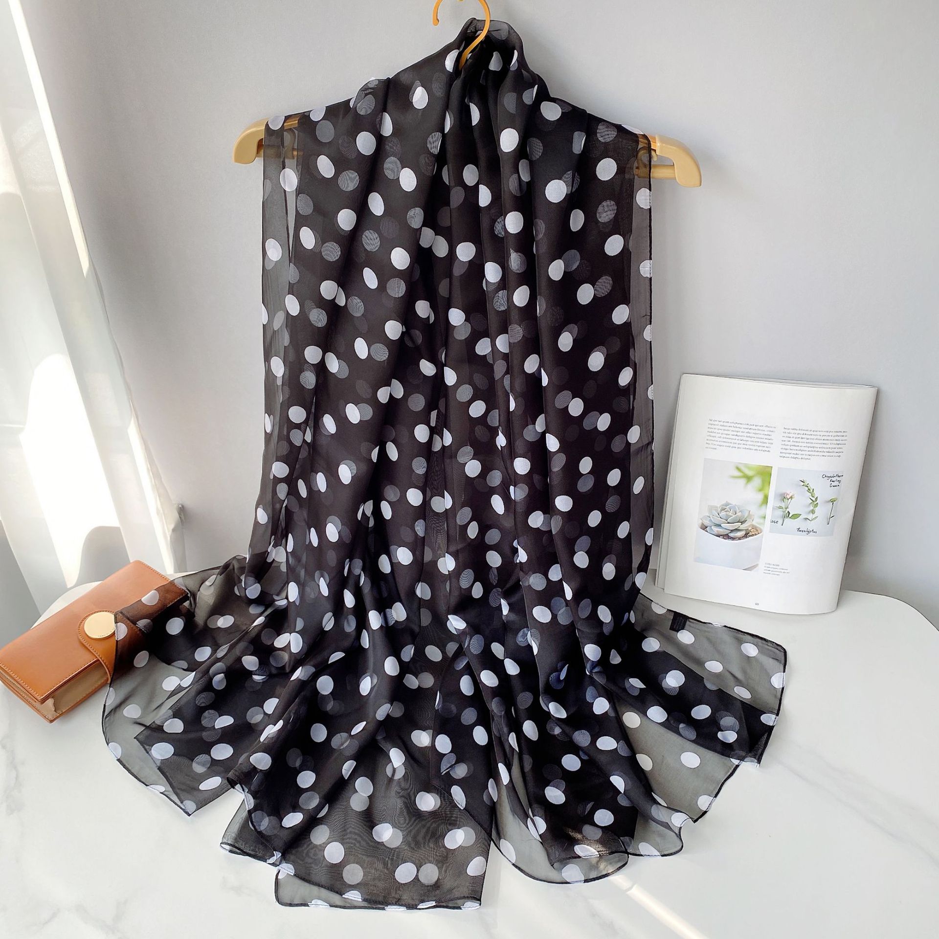 Korean Style Polka Dot Chiffon Printed Scarf Women&#039;s Outdoor Travel Large Size Scarf Decoration Thin Cape Beach Towel