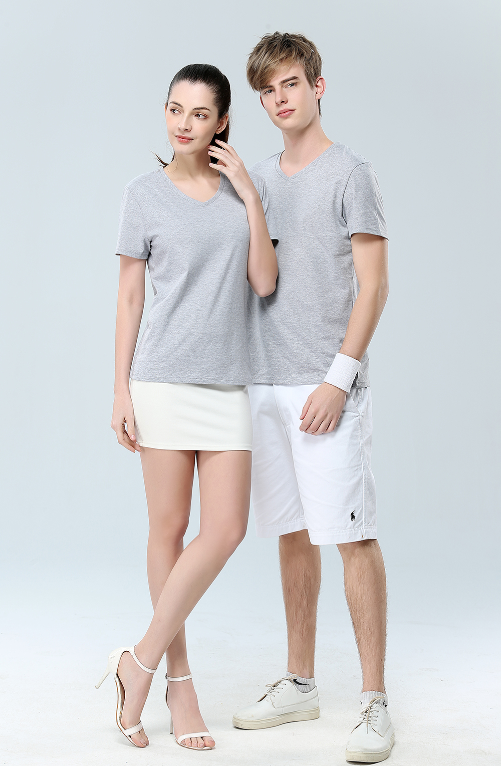 Solid color short sleeved T-shirt heart v collar summer T-shirt loose slim fit bottom coat Solid color short sleeved T-shirt heart v collar summer T-shirt loose slim fit bottom coat