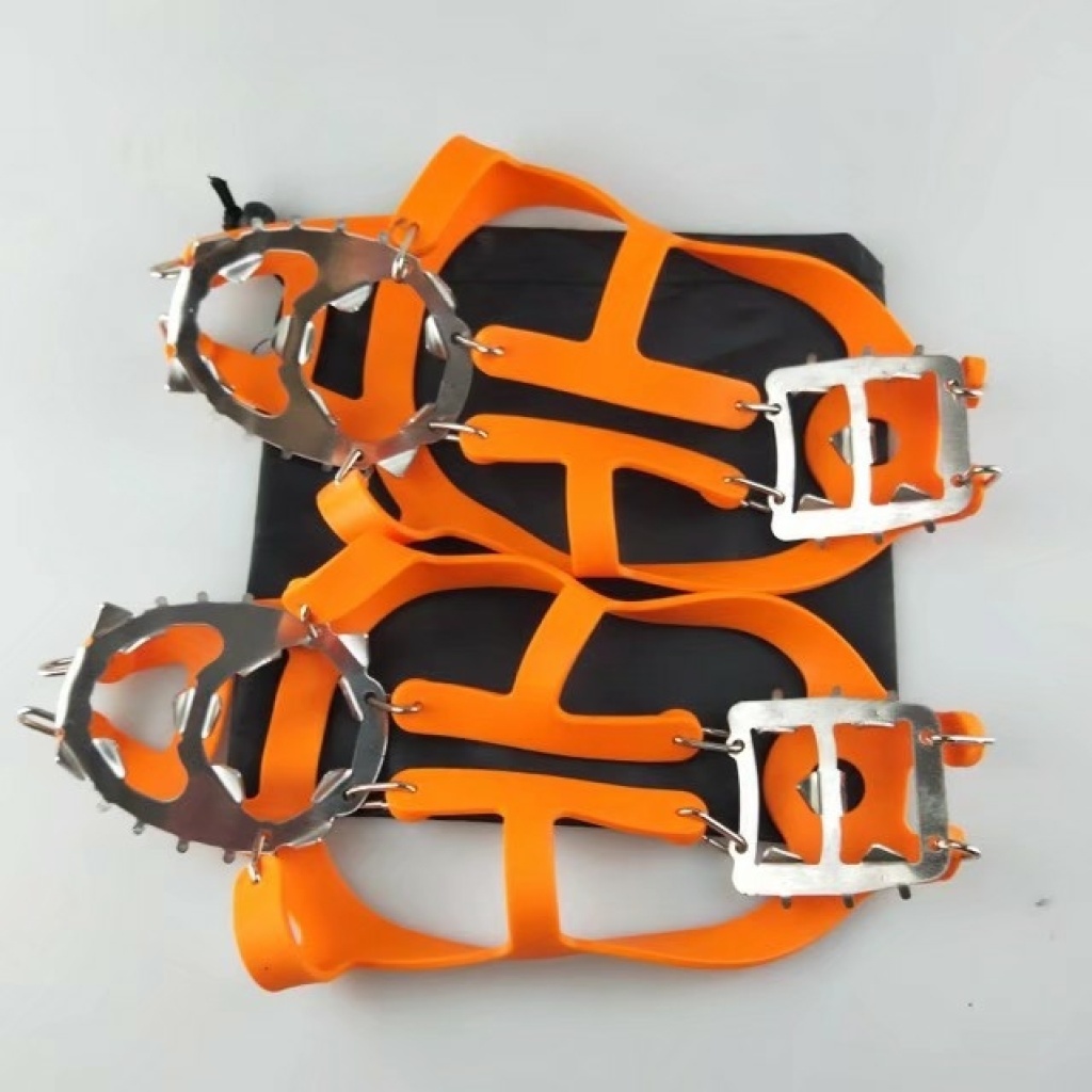 Crampon non - slip shoe set stainless steel welding is suing mountaineering snow anti - ski shoes Crampon ice climbing gear guy Crampon non - slip shoe set stainless steel welding is suing mountaineering snow anti - ski shoes Crampon ice climbing gear guy