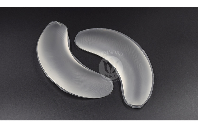 The new transparent silicone bra with silicone bra insert is sexy, and The upper part of The bra is attached to The invisible chest. The new transparent silicone bra with silicone bra insert is sexy, and The upper part of The bra is attached to The invisible chest.