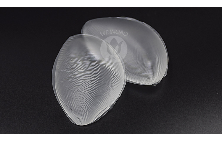 The new transparent silicone bra with silicone bra insert is sexy, and The upper part of The bra is attached to The invisible chest. The new transparent silicone bra with silicone bra insert is sexy, and The upper part of The bra is attached to The invisible chest.