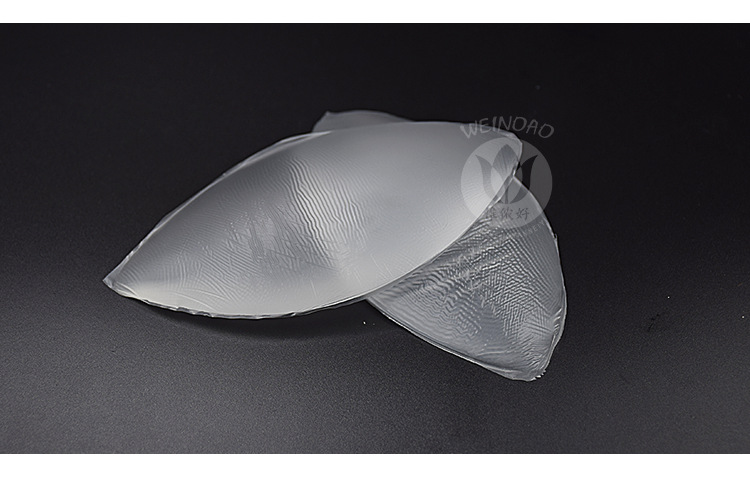 The new transparent silicone bra with silicone bra insert is sexy, and The upper part of The bra is attached to The invisible chest. The new transparent silicone bra with silicone bra insert is sexy, and The upper part of The bra is attached to The invisible chest.