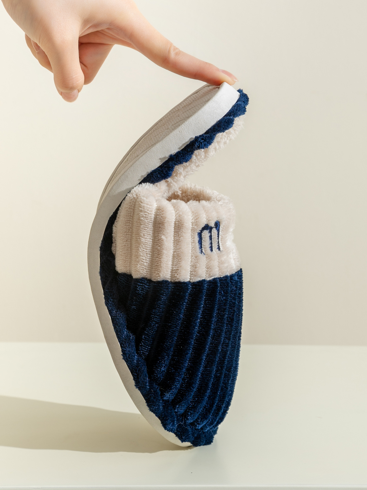 2021 New Autumn and Winter Home Sewing Shoes Korean Style Couple Corduroy Toe Covering Men and Women Cotton Slippers Spot Goods 2021 New Autumn and Winter Home Sewing Shoes Korean Style Couple Corduroy Toe Covering Men and Women Cotton Slippers Spot Goods
