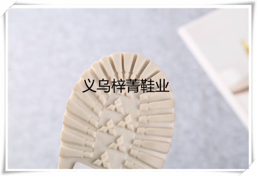Children's snow boots winter new cotton shoes with fleece thickened girl's ankle boots boy's non-slip winter shoes baby cotton boots Children's snow boots winter new cotton shoes with fleece thickened girl's ankle boots boy's non-slip winter shoes baby cotton boots