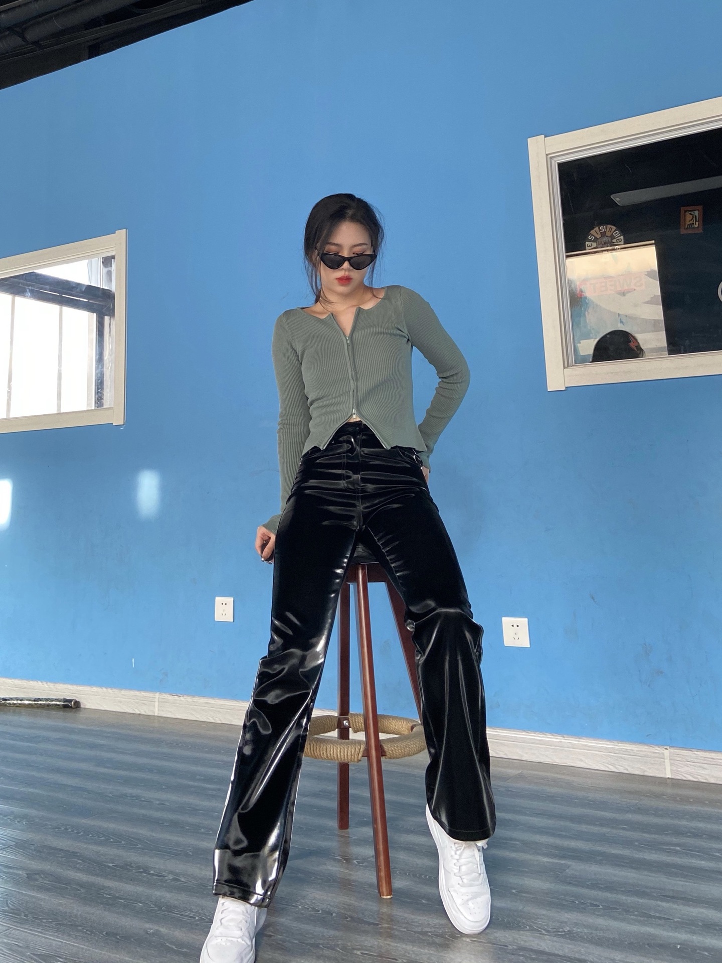 2022 Spring New Niche Design Liquid Future Light Sense Leather Pants Women's European and American High Waist Straight Casual Trousers 2022 Spring New Niche Design Liquid Future Light Sense Leather Pants Women's European and American High Waist Straight Casual Trousers