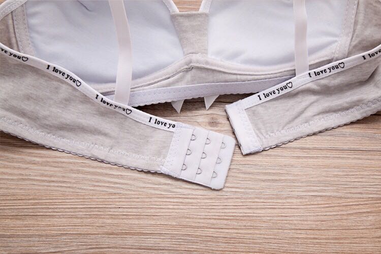Pure cotton girls' underwear comfortable rim-free growing period triangle cup thin shape gathered high school students on the bra cover